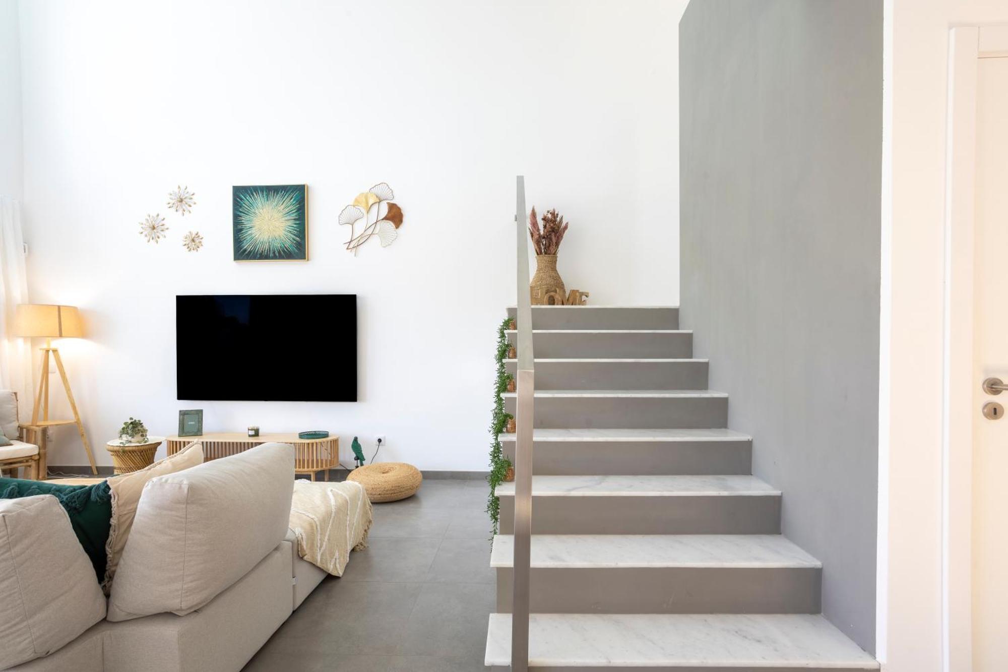 Stylish 3-bedroom Haven With A Private Pool Holiday home