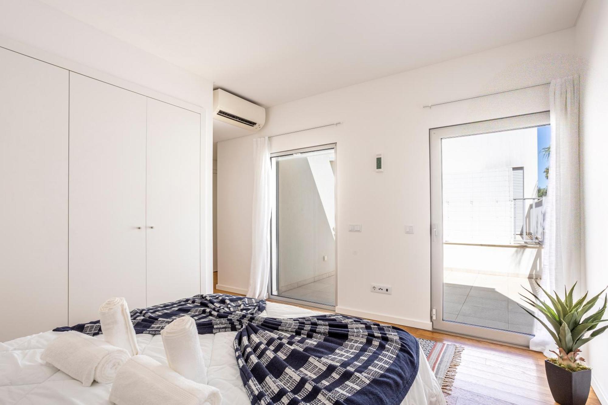 Stylish 3-bedroom Haven With A Private Pool Holiday home *